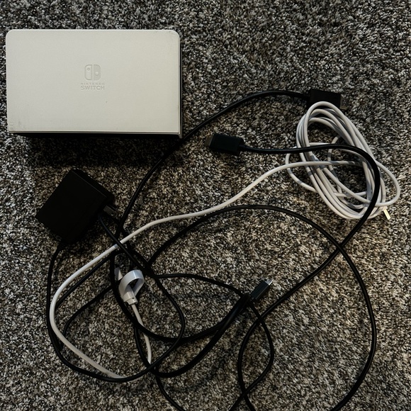 Nintendo Switch OLED Bundle - Picture 5 of 6